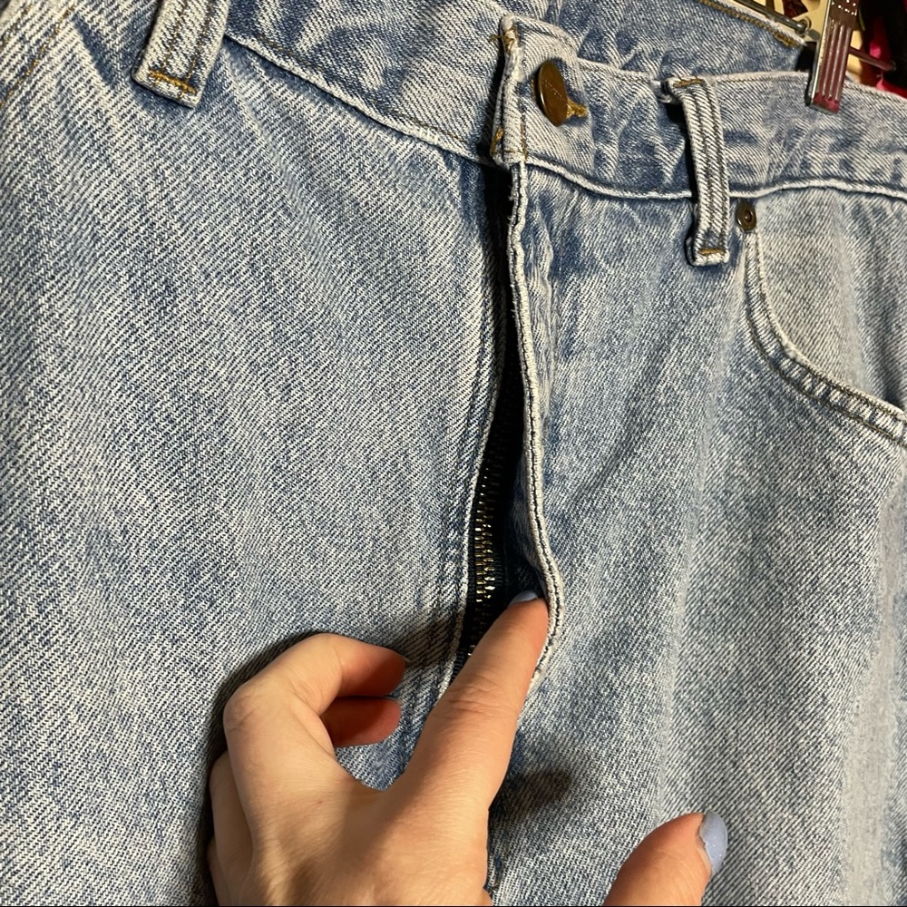 Carhartt Light Wash Relaxed Fit Jeans - Picture 5 of 12